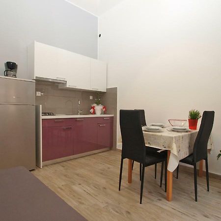 Apartments Oriana 898 Pula Exterior photo