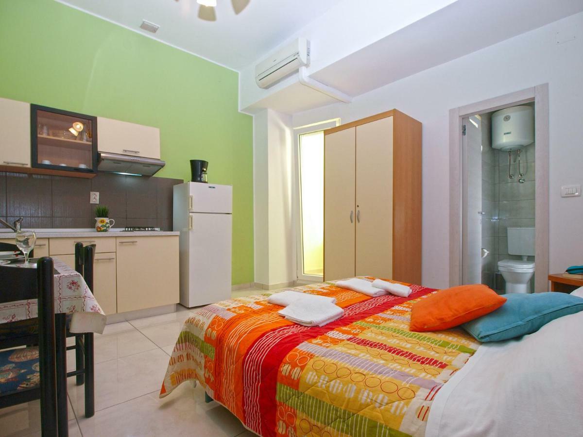 Apartments Oriana 898 Pula Exterior photo