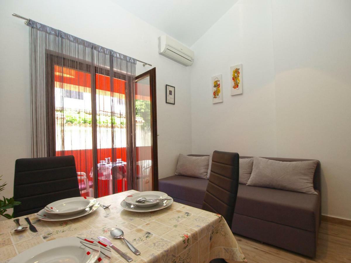 Apartments Oriana 898 Pula Exterior photo