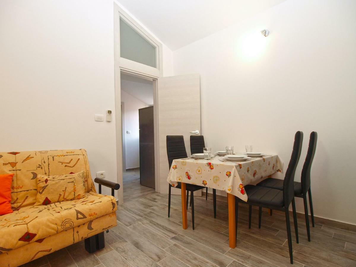 Apartments Oriana 898 Pula Exterior photo