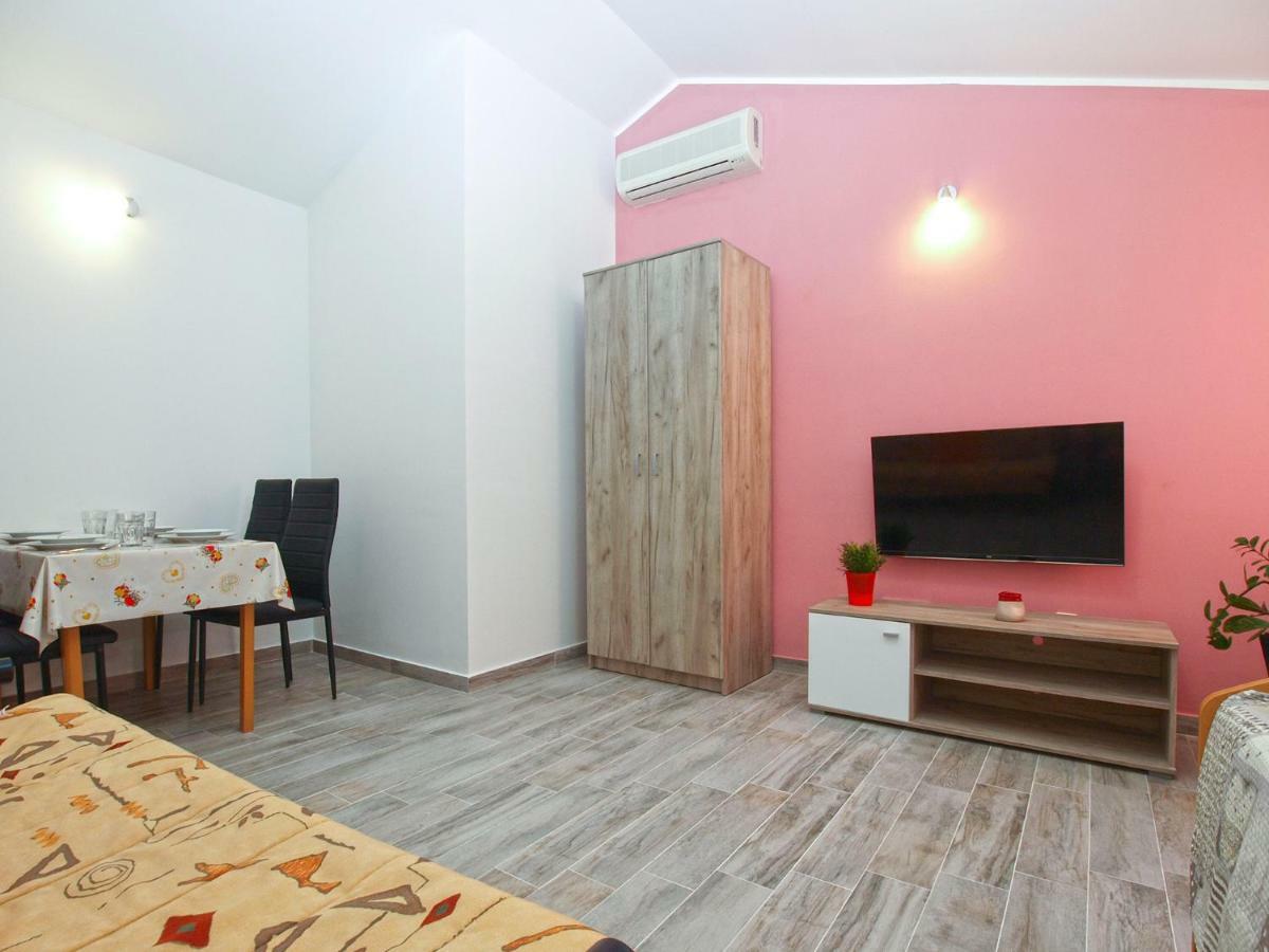 Apartments Oriana 898 Pula Exterior photo