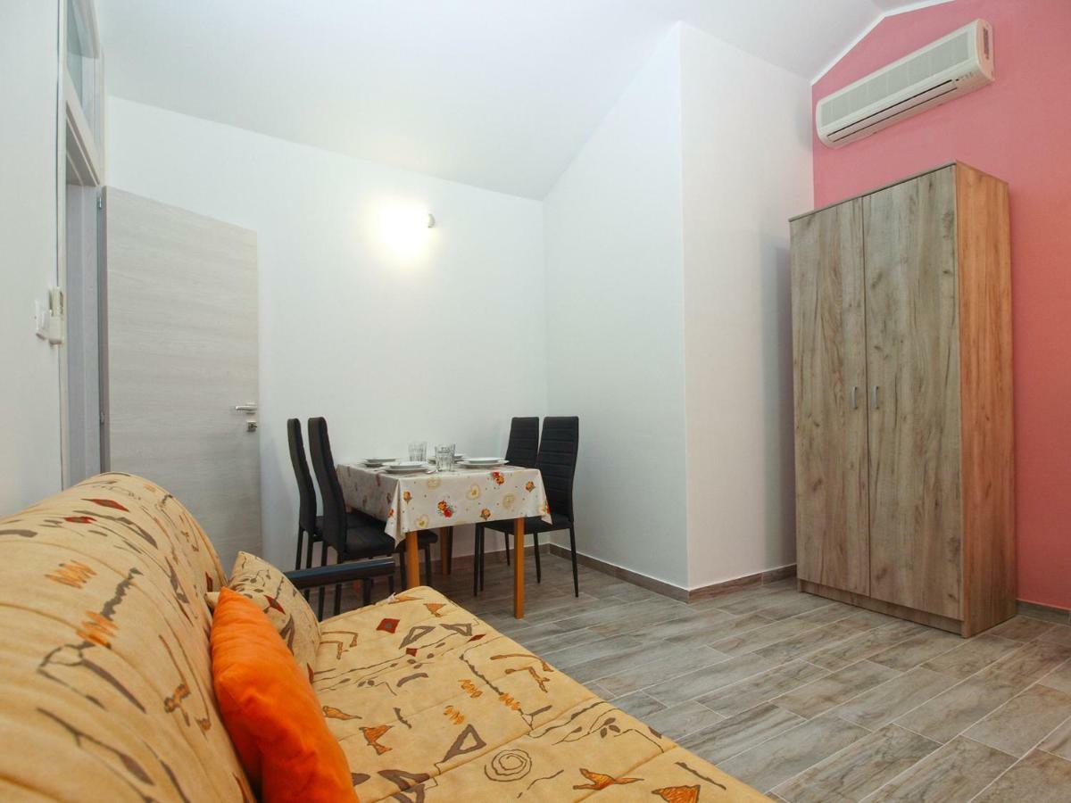 Apartments Oriana 898 Pula Exterior photo