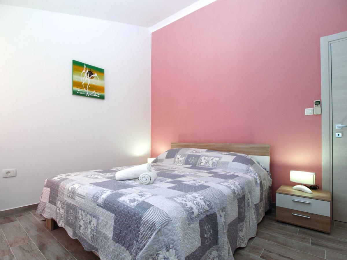 Apartments Oriana 898 Pula Exterior photo